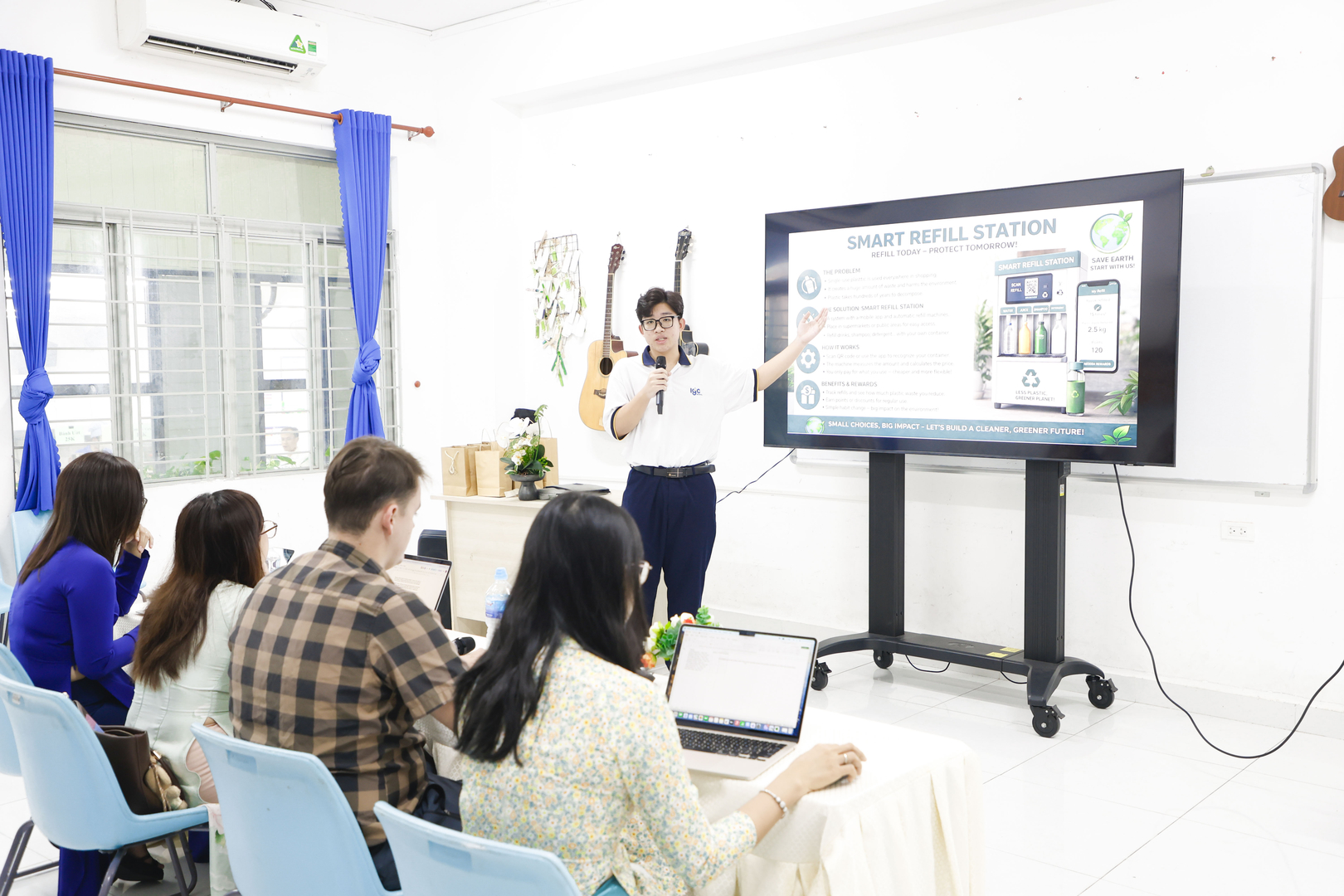 Chương trình Tiếng Anh tăng cường (IEP)