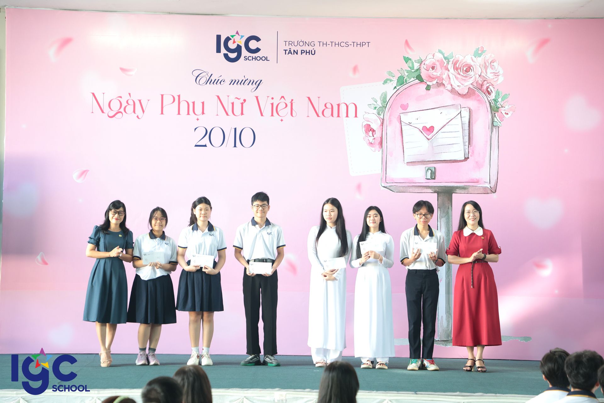 Trường TH, THCS và THPT Tân Phú ngập tràn cảm xúc - Mừng ngày Phụ nữ Việt Nam 20/10